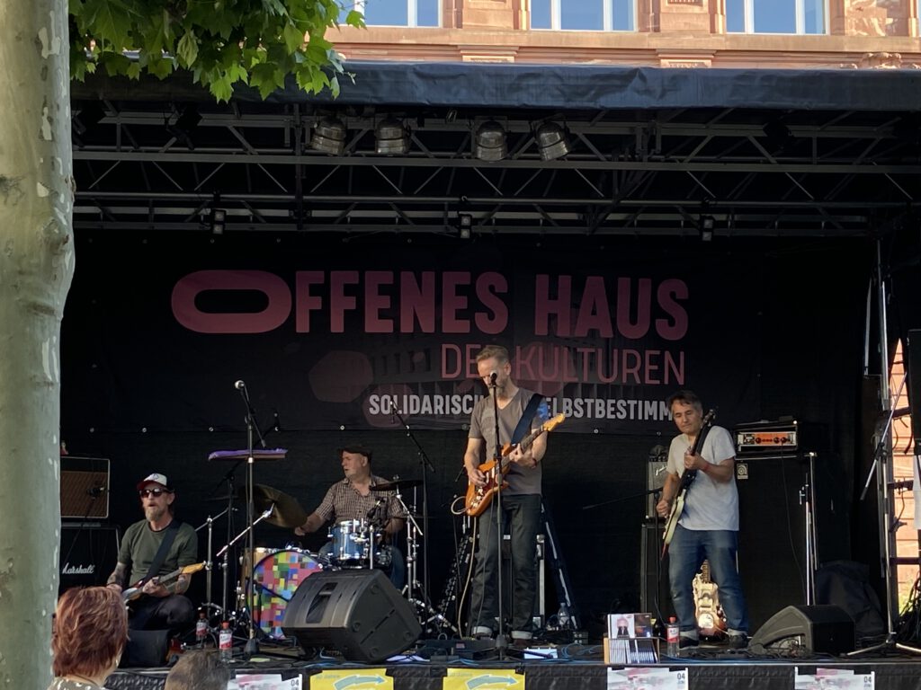 Spunkk Live auf dem Festival des Offenen Haus der Kulturen in Frankfurt Bockenheim, Kulturcampus, vor dem ehemaligen KOZ der Uni Frankfurt am 4.6.2022